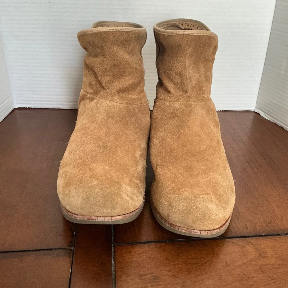 UGG Cedrick Chestnut Suede Scalloped Ankle Boots‎ Womens 11 Tan 1004367